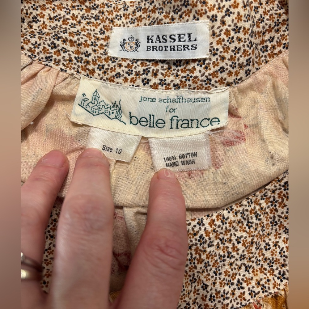 1970s BELLE FRANCE Floral Prairie Peasant Ruffle Dress
Jane Schaffhausen Size 10 - Picture 12 of 12